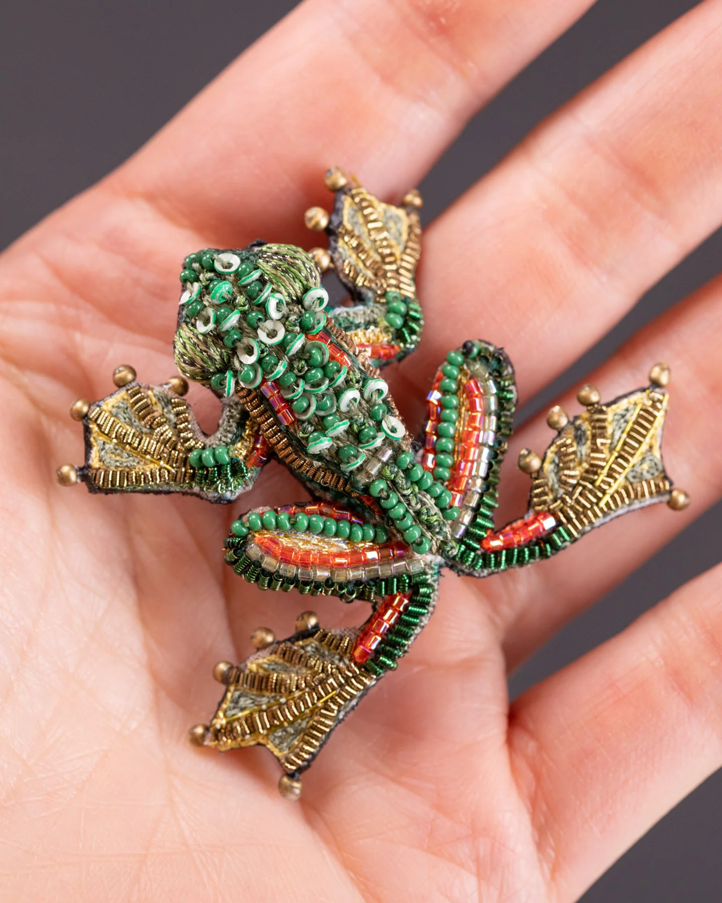 Green Flying Frog Brooch Pin - Trovelore - Image 3